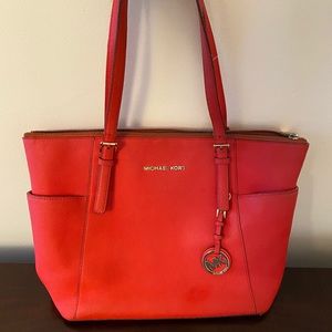 MICHAEL KORS Medium size Shoulder Bag.
